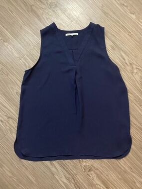 Violet + Claire Navy Sleeveless V‑Neck Blouse – Size L